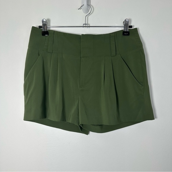 Alice + Olivia Pants - Alice + Olivia Women's Pleated Green Micro Shorts Size 4?